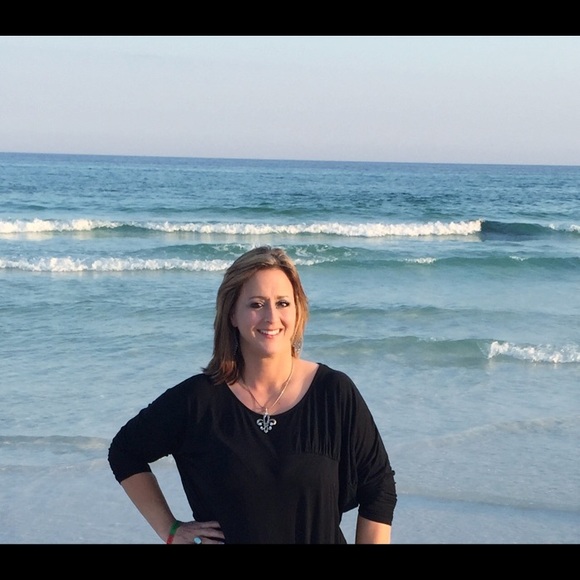 Meet your Posher, Debbie - Picture 9 of 16